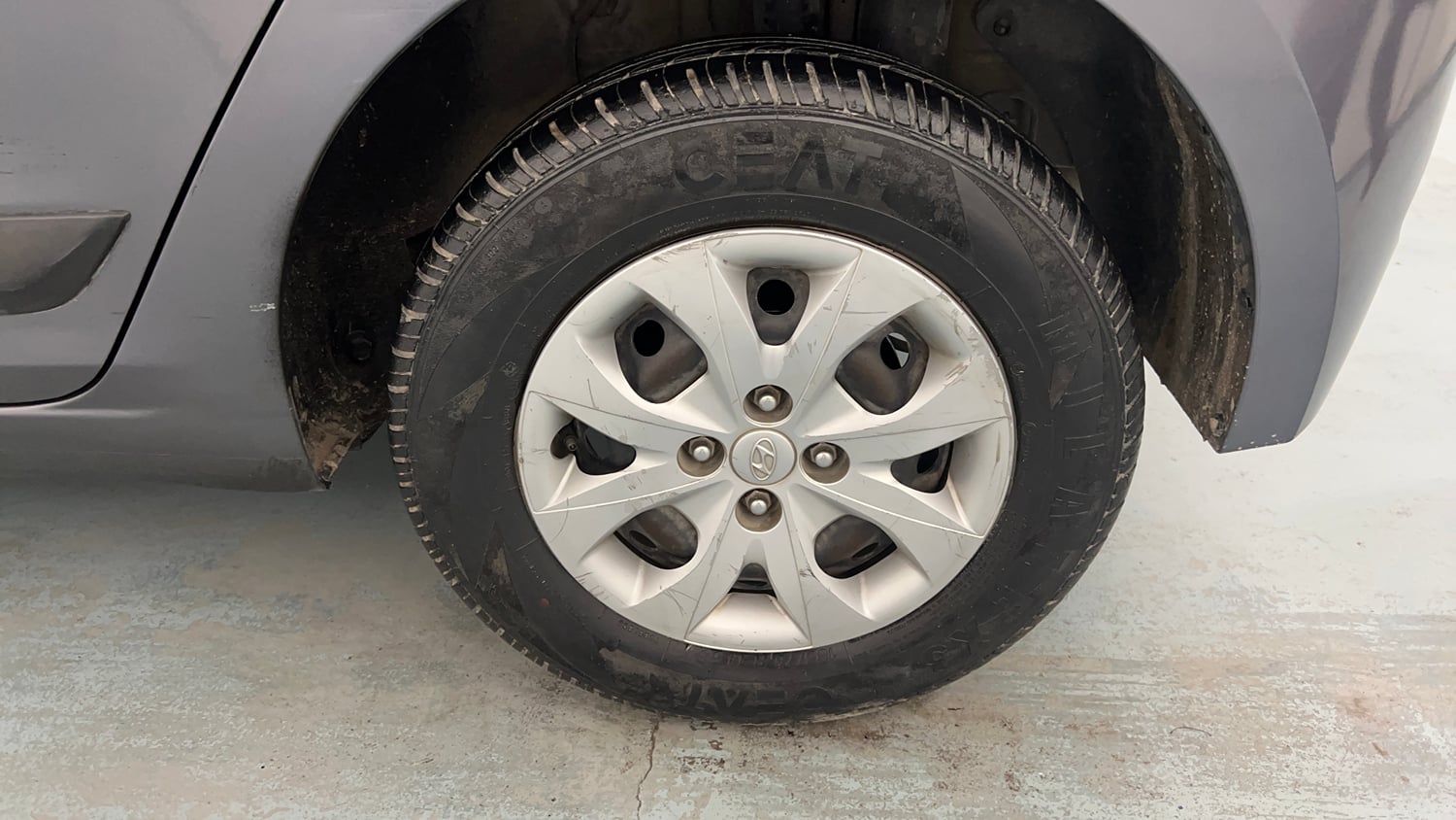 Used 2017 Hyundai Elite i20 Sportz 1.2 Petrol Manual tyres LEFT REAR TYRE RIM VIEW