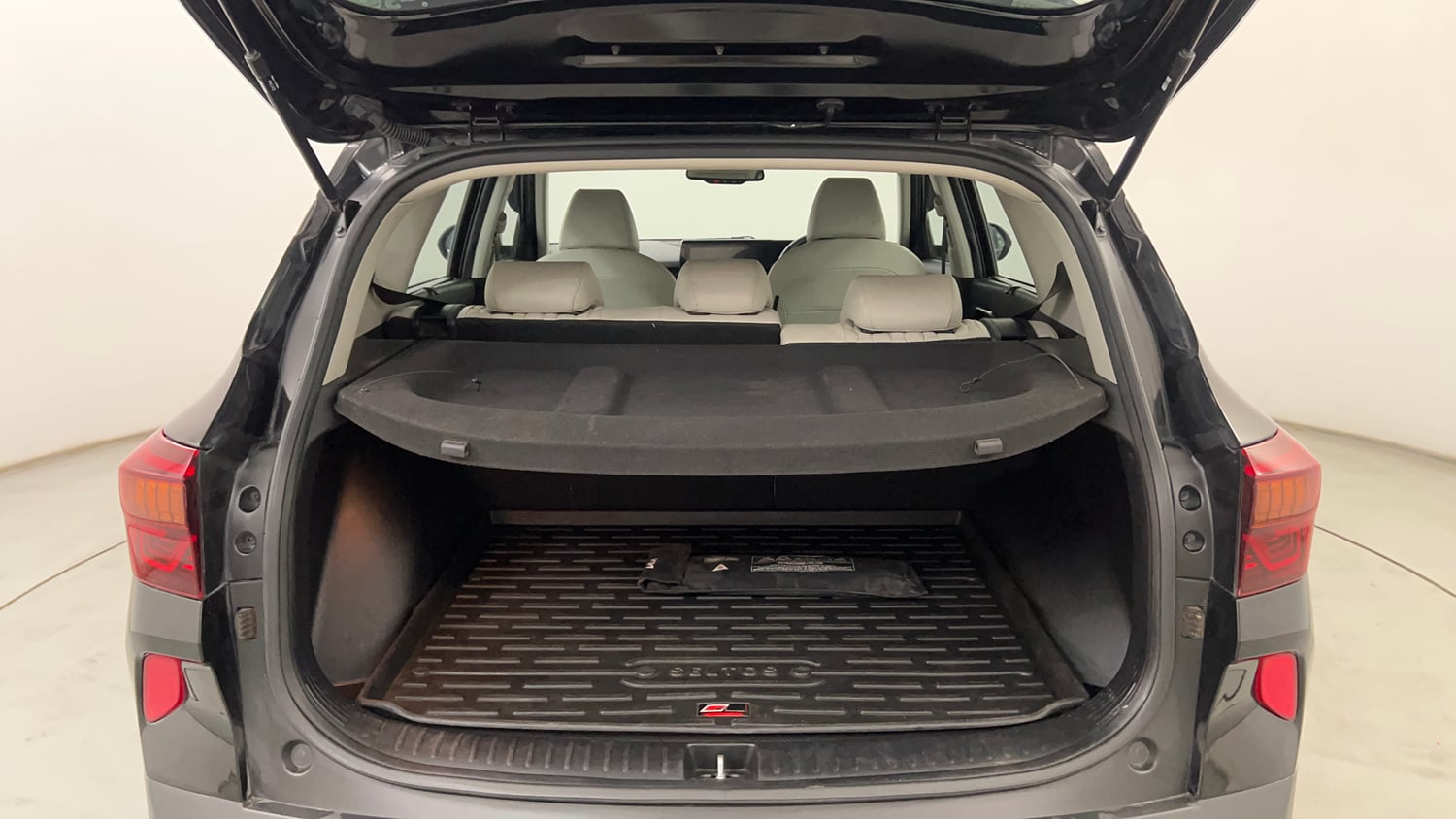 Used 2022 Kia Seltos HTX 1.5 Petrol Manual interior DICKY INSIDE VIEW