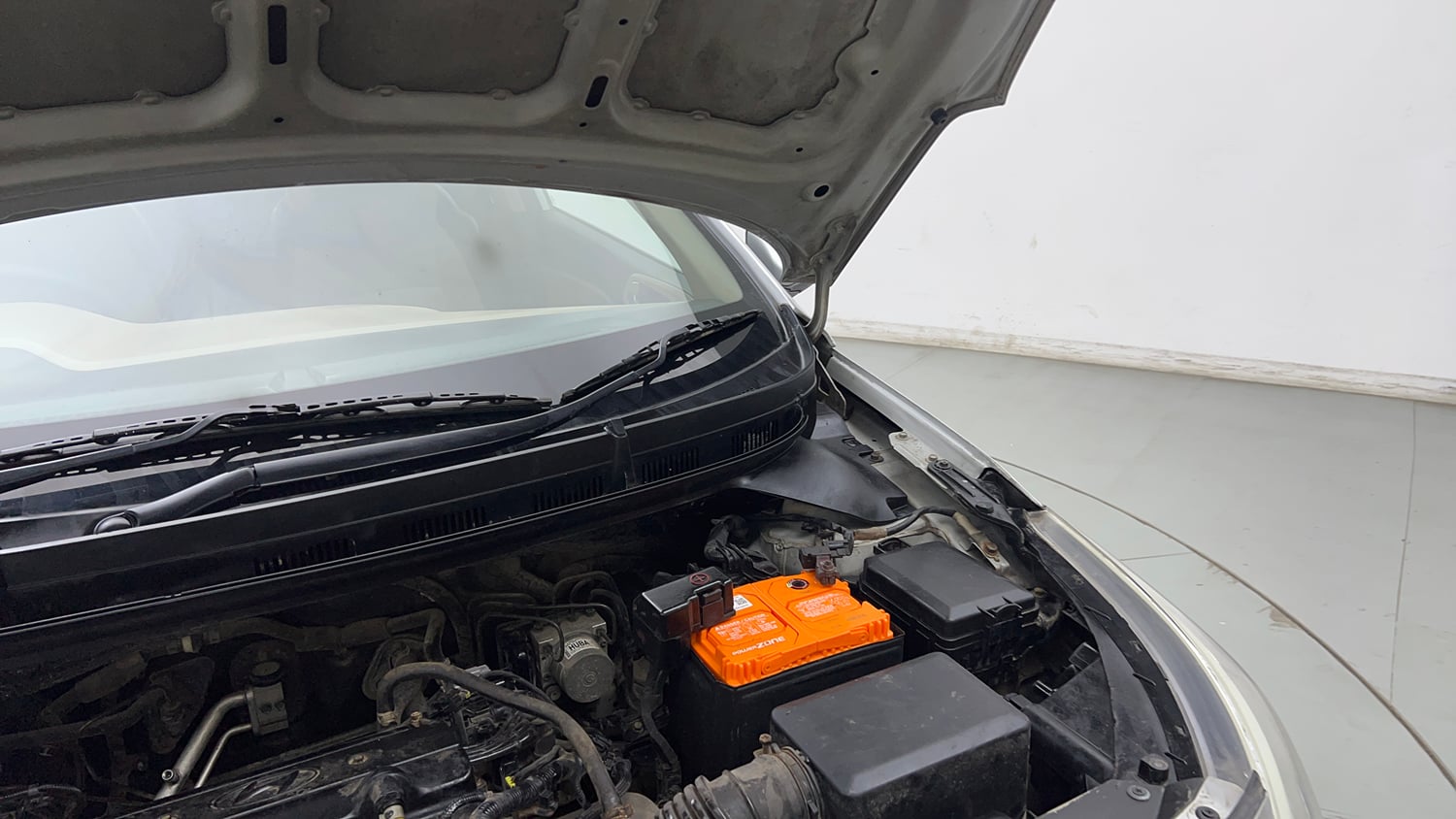 Used 2016 Hyundai Elite i20 Sportz 1.2 Petrol Manual engine ENGINE LEFT SIDE HINGE & APRON VIEW