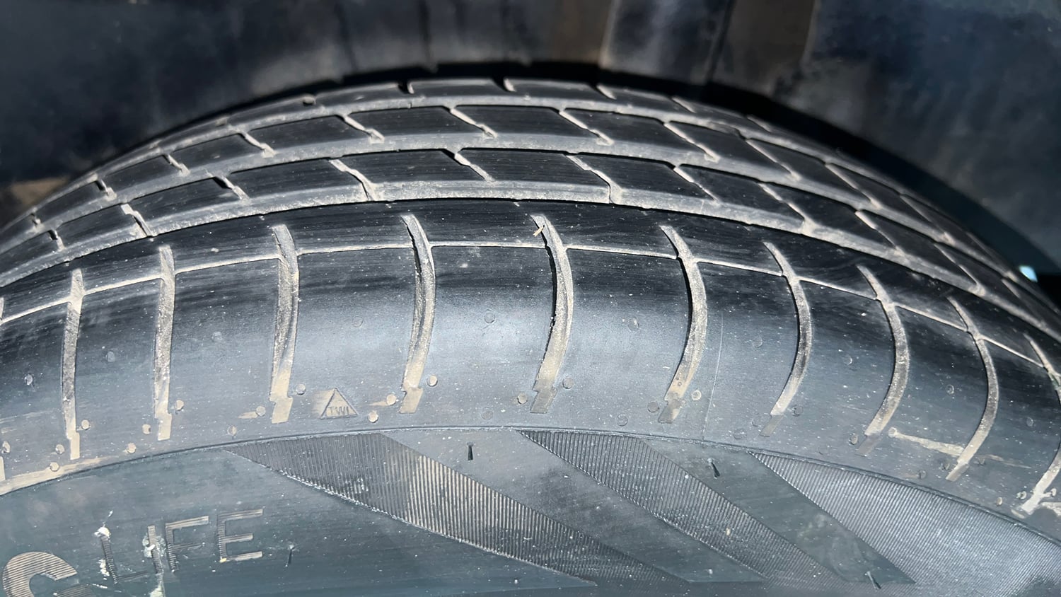 Used 2023 Maruti Suzuki Swift VXi Petrol Manual tyres LEFT REAR TYRE TREAD VIEW
