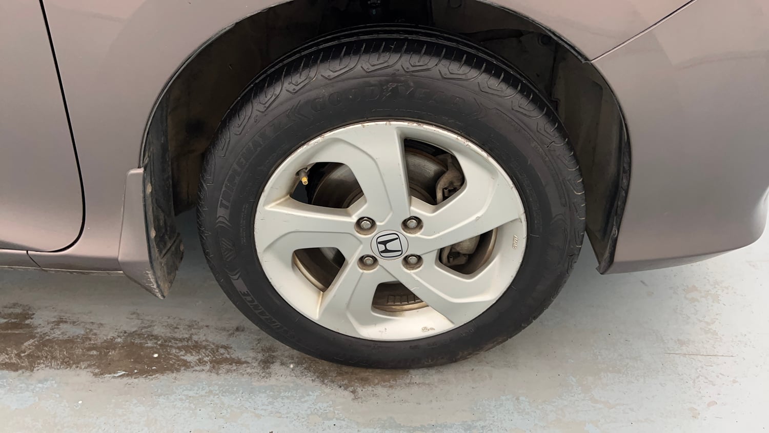 Used 2014 Honda City VX Petrol Manual tyres RIGHT FRONT TYRE RIM VIEW