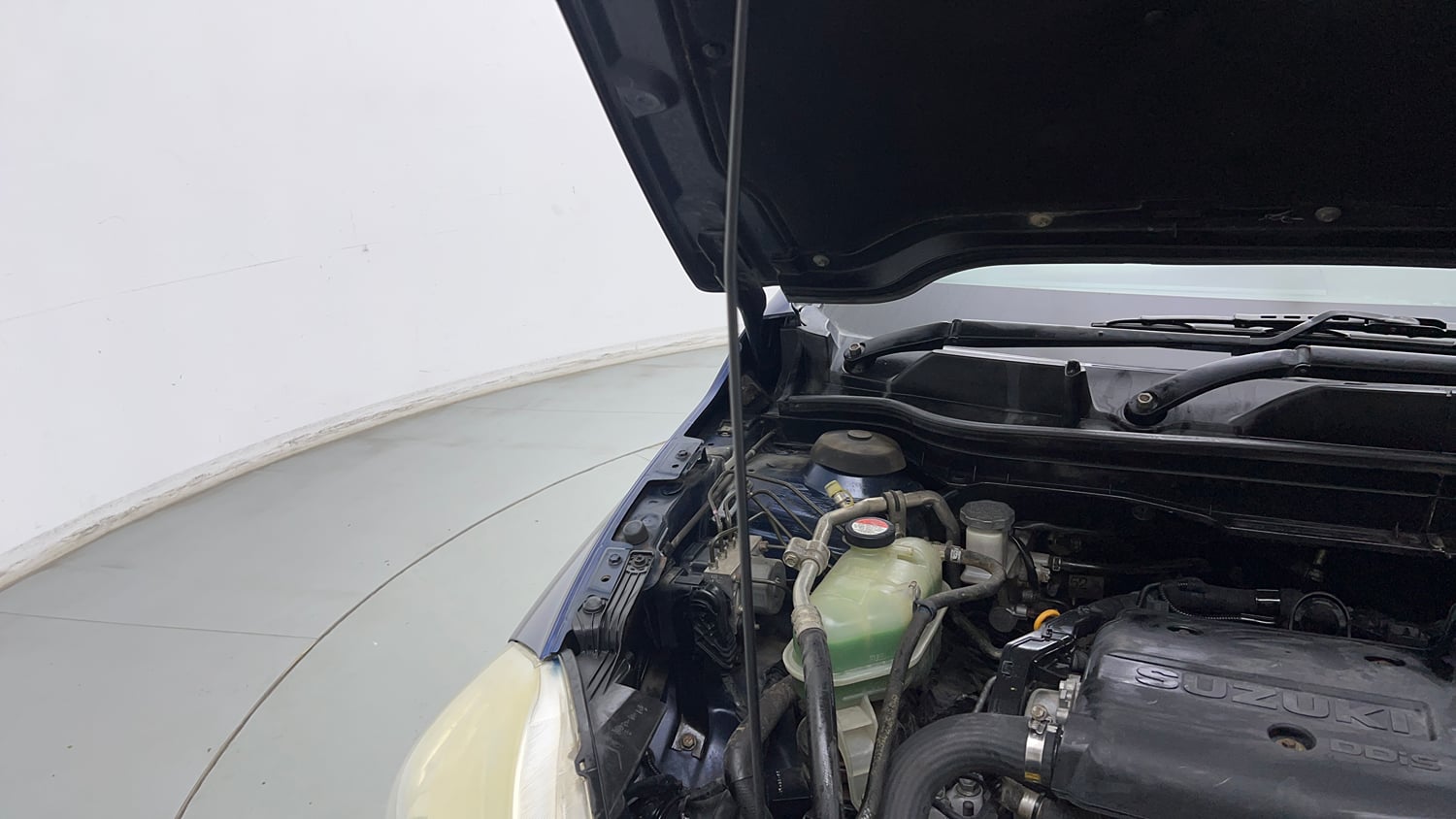 Used 2018 Maruti Suzuki S-Cross Zeta 1.3 Diesel Manual engine ENGINE RIGHT SIDE HINGE & APRON VIEW