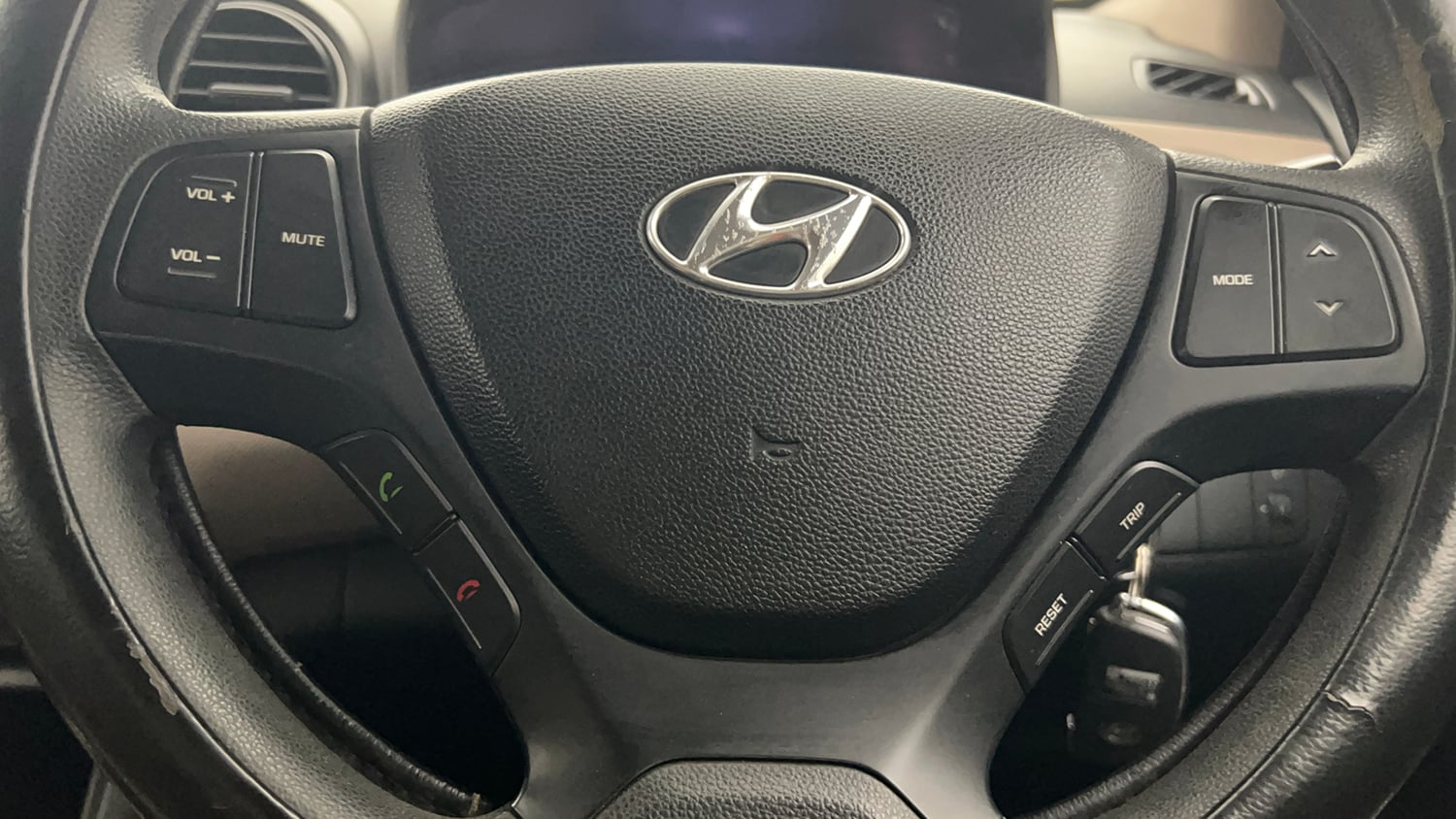Used 2015 Hyundai Xcent S 1.2 Petrol Manual top_features Steering mounted controls