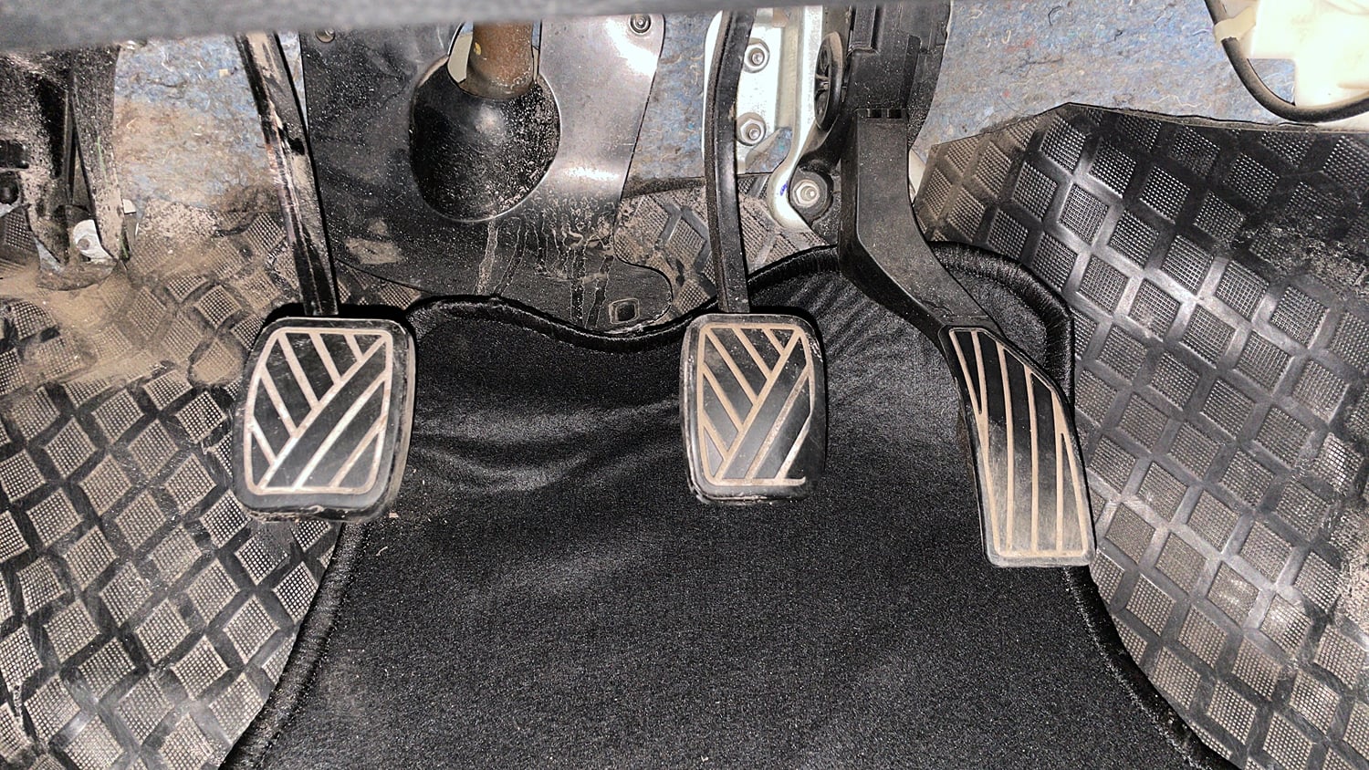 Used 2012 Maruti Suzuki Swift VXi Petrol Manual interior PEDALS VIEW