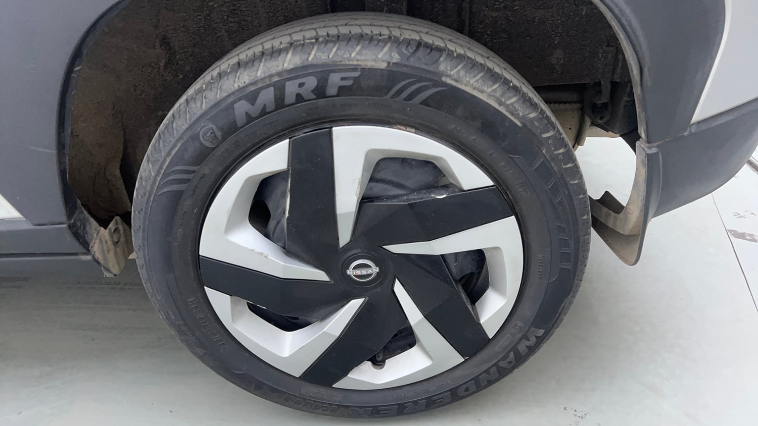 Used 2023 Nissan Magnite XL Petrol Manual tyres LEFT REAR TYRE RIM VIEW