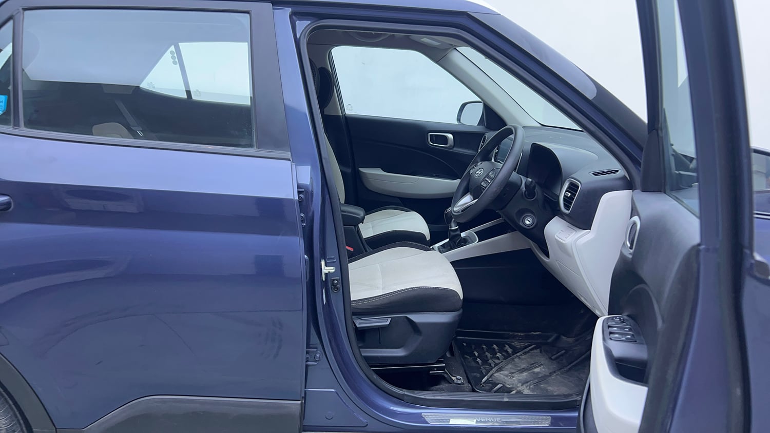 Used 2022 Hyundai Venue S(O) 1.0 Turbo iMT Petrol Manual interior RIGHT SIDE FRONT DOOR CABIN VIEW