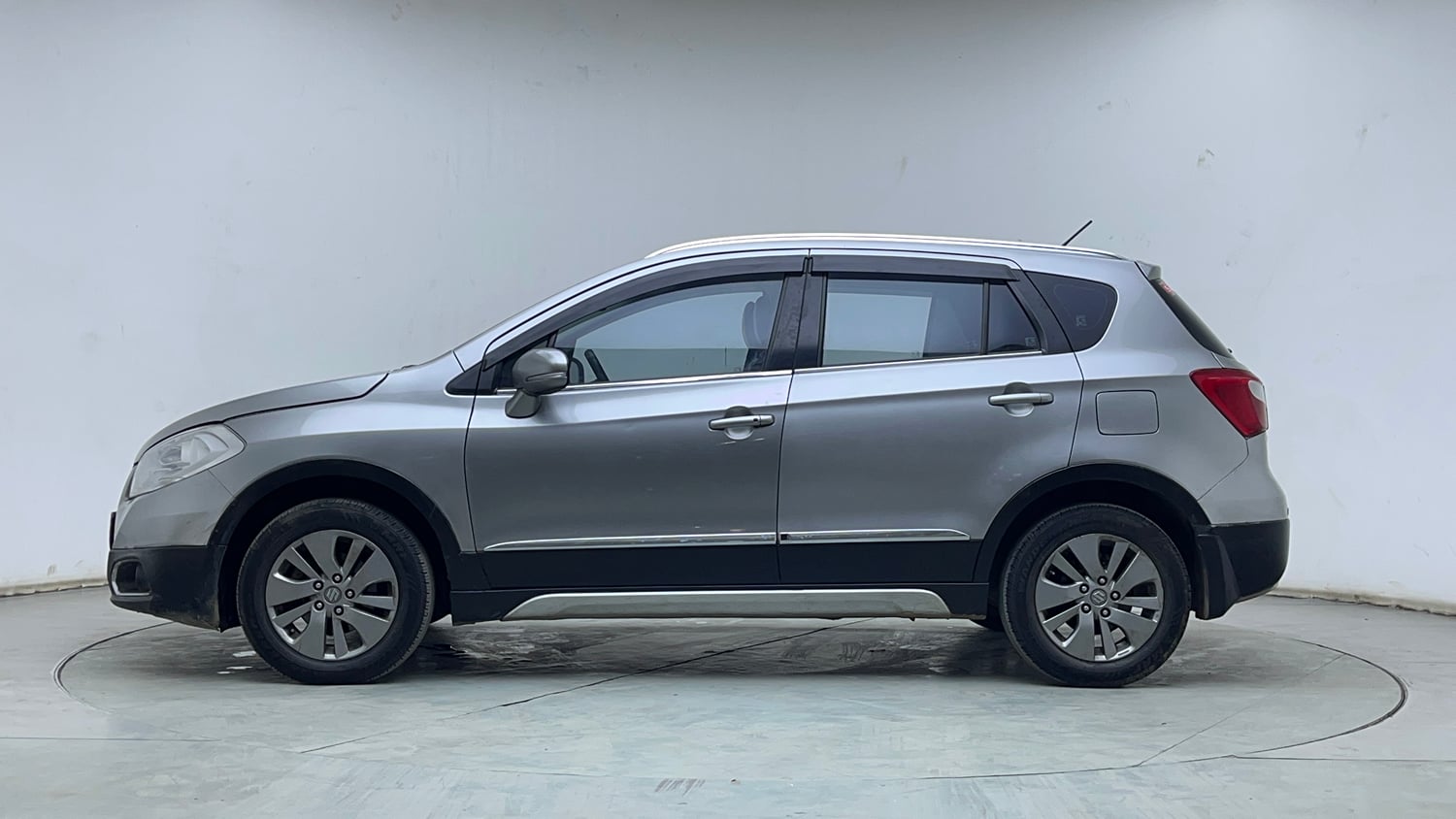 Used 2017 Maruti Suzuki S-Cross Alpha 1.6 Diesel Manual exterior LEFT SIDE VIEW