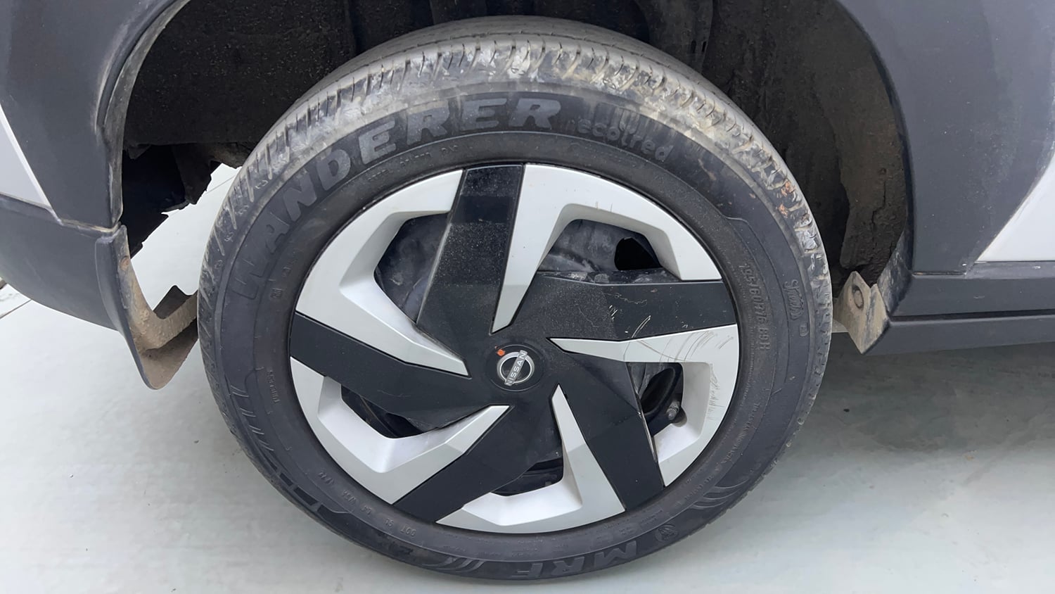 Used 2023 Nissan Magnite XL Petrol Manual tyres RIGHT REAR TYRE RIM VIEW