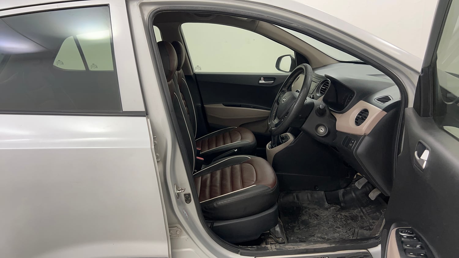 Used 2016 Hyundai Grand i10 Sportz 1.2 Kappa VTVT Petrol Manual interior RIGHT SIDE FRONT DOOR CABIN VIEW