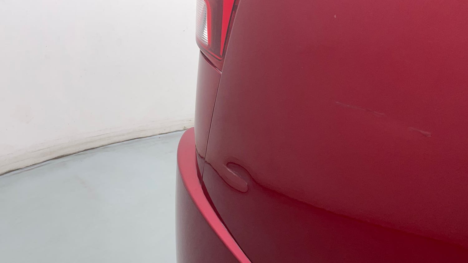 Used 2018 Mahindra XUV500 W11 Diesel Manual dents MINOR SCRATCH