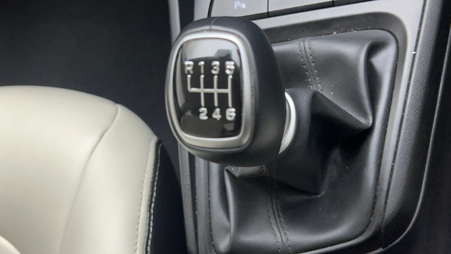 Used 2024 Hyundai Verna SX 1.5 Petrol MT Petrol Manual interior GEAR  KNOB VIEW