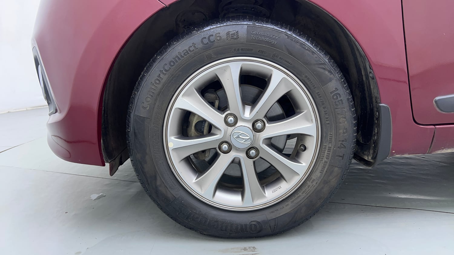 Used 2016 Hyundai Grand i10 Asta AT 1.2 Kappa VTVT (O) Petrol Automatic tyres LEFT FRONT TYRE RIM VIEW