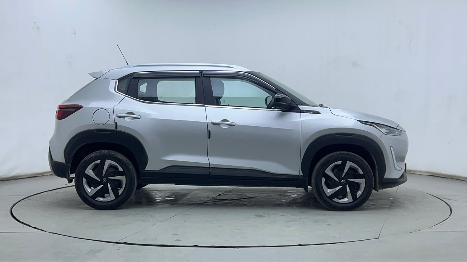 Used 2023 Nissan Magnite XL Petrol Manual exterior RIGHT SIDE VIEW