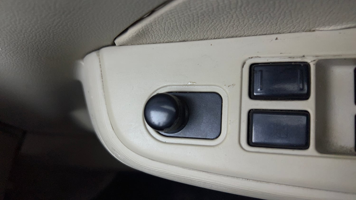 Used 2017 Maruti Suzuki Dzire VXi Petrol Manual top_features Adjustable ORVM