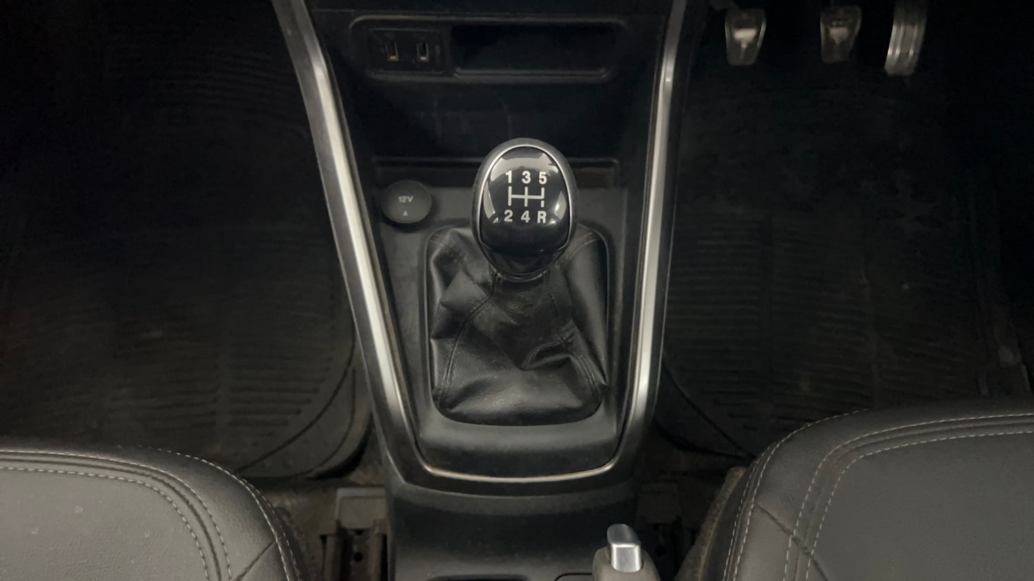 Used 2019 Ford EcoSport Titanium 1.5L Ti-VCT Petrol Manual interior GEAR  KNOB VIEW