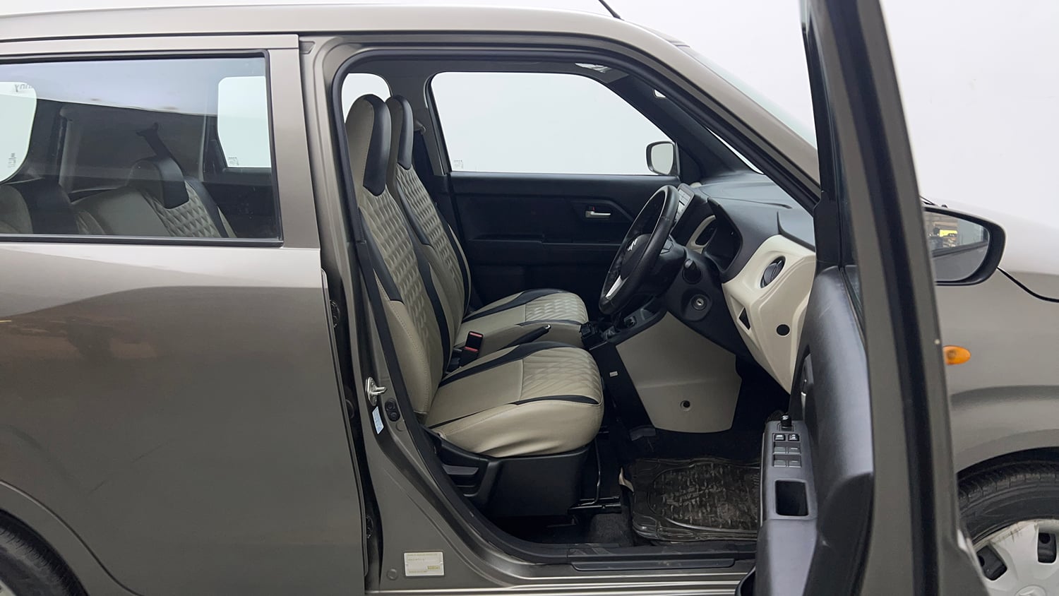 Used 2019 Maruti Suzuki Wagon R 1.0 VXi 1.0 Petrol Manual interior RIGHT SIDE FRONT DOOR CABIN VIEW