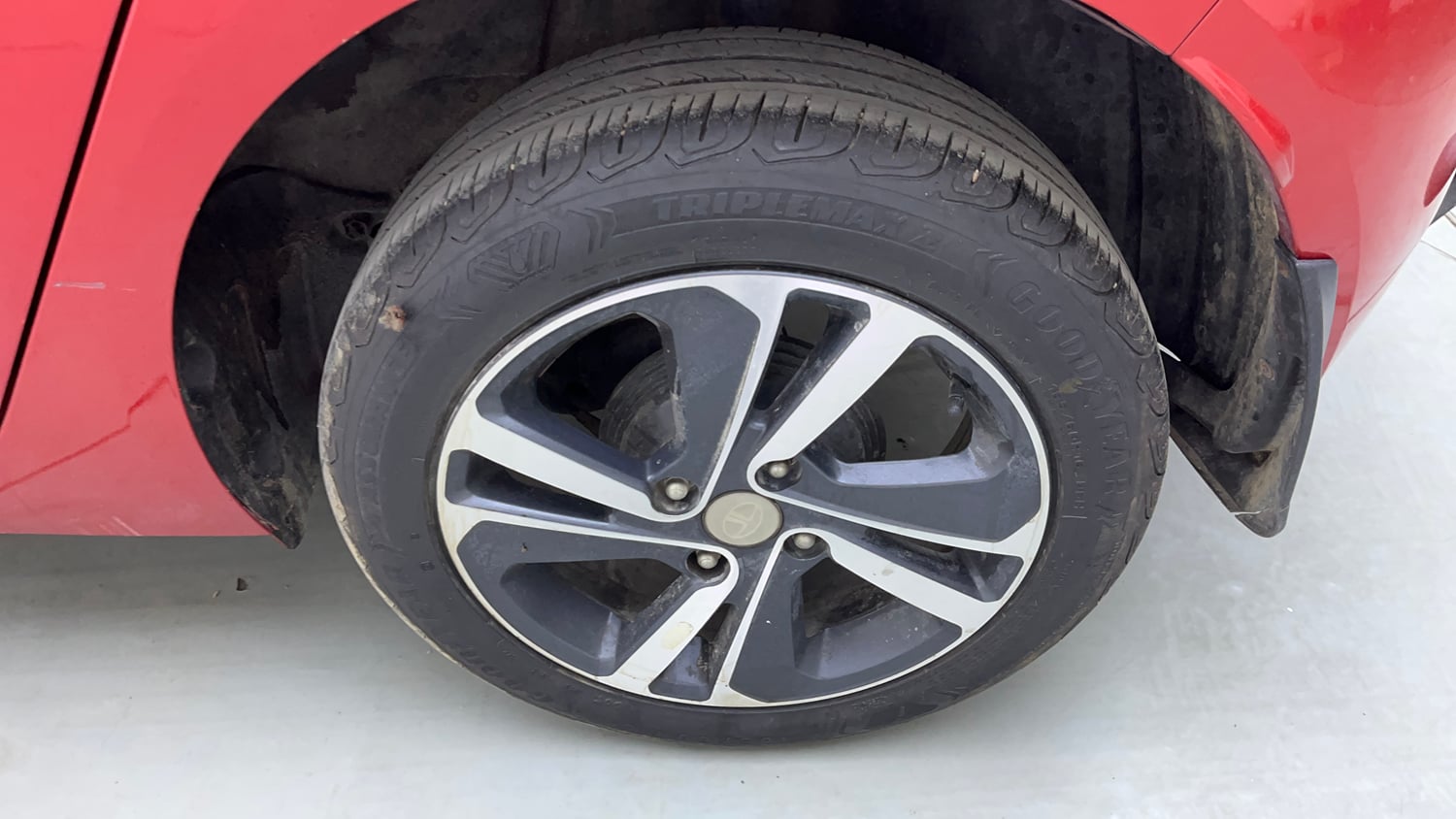 Used 2023 Tata Altroz XZ Diesel Diesel Manual tyres LEFT REAR TYRE RIM VIEW