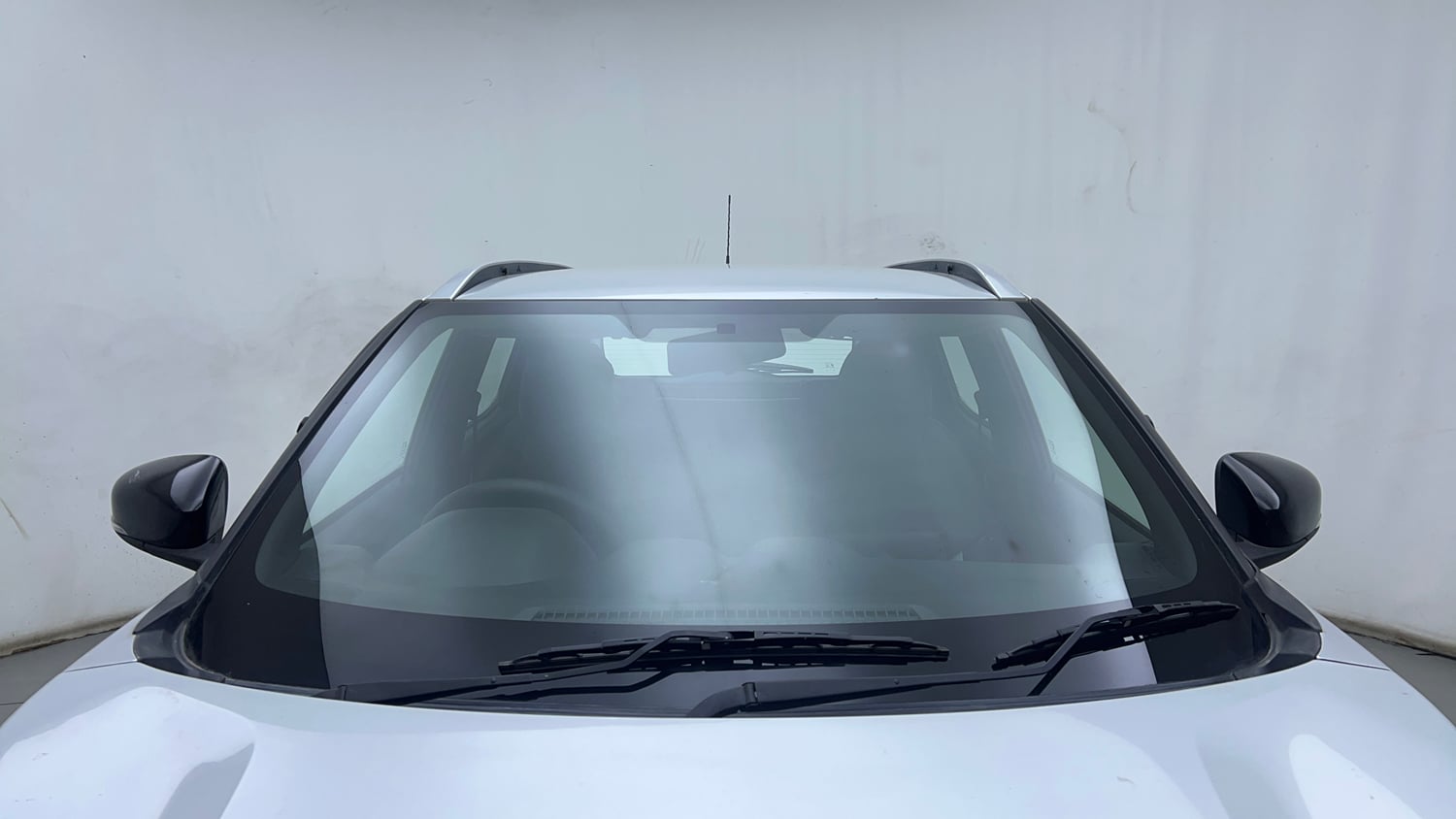 Used 2023 Nissan Magnite XL Petrol Manual exterior FRONT WINDSHIELD VIEW
