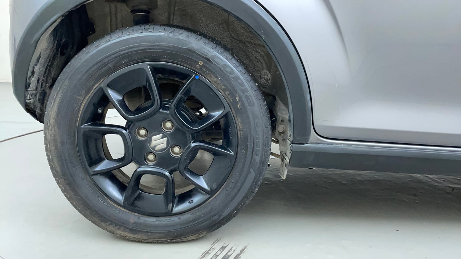 Used 2024 Maruti Suzuki Ignis Zeta 1.2 AMT Petrol Automatic tyres RIGHT REAR TYRE RIM VIEW