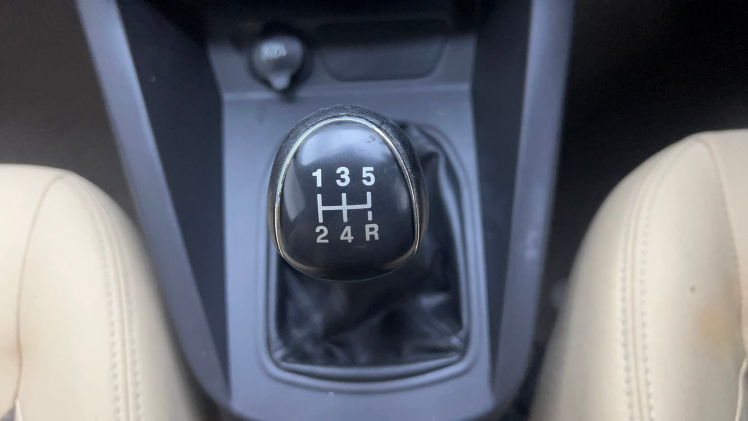 Used 2016 Ford Figo Aspire Titanium1.5 TDCi Diesel Manual interior GEAR  KNOB VIEW