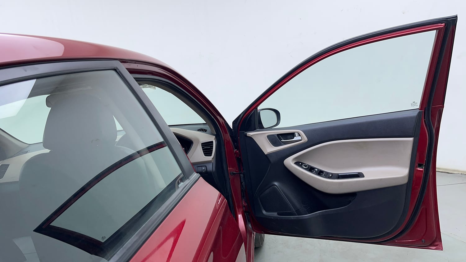 Used 2019 Hyundai Elite i20 Sportz Plus 1.2 Petrol Manual interior RIGHT FRONT DOOR OPEN VIEW