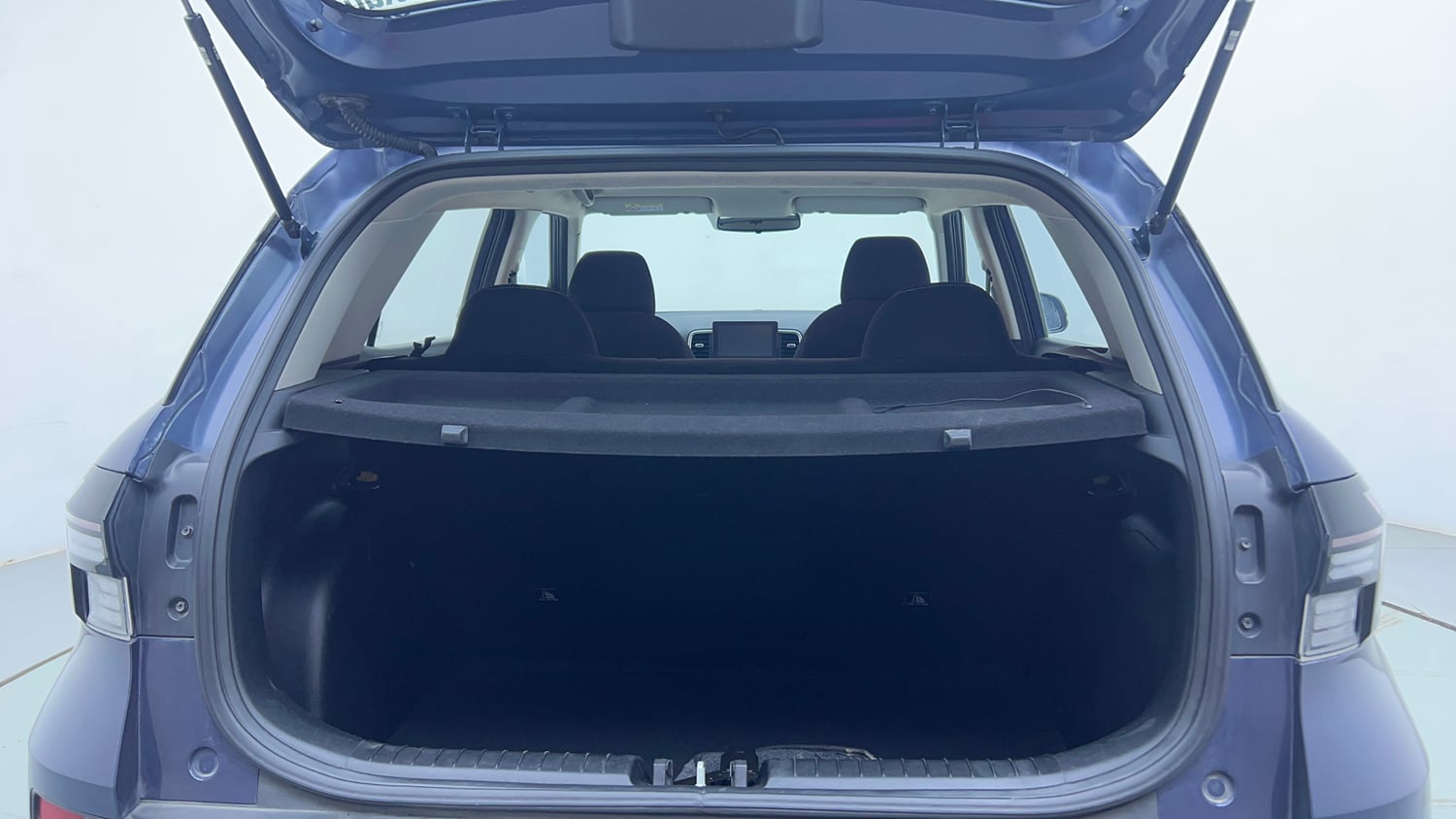 Used 2022 Hyundai Venue S(O) 1.0 Turbo iMT Petrol Manual interior DICKY INSIDE VIEW