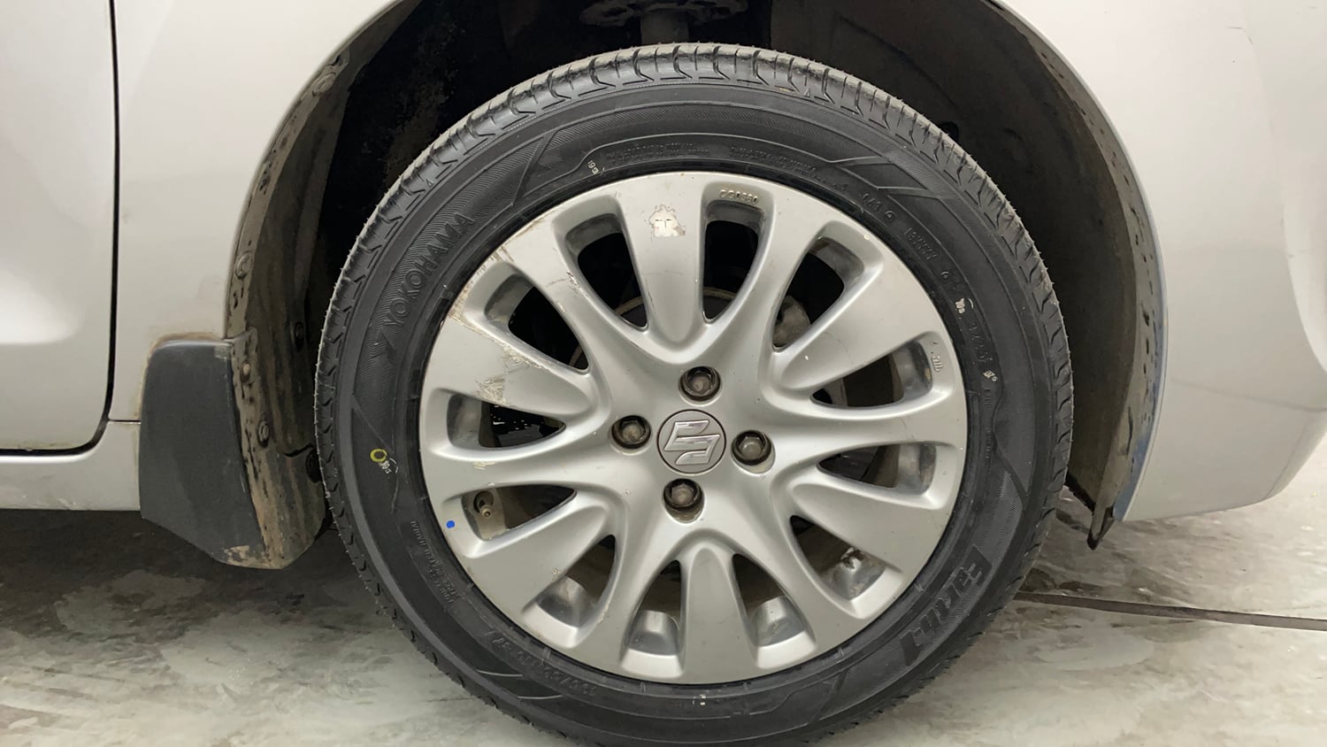 Used 2016 Maruti Suzuki Baleno Alpha 1.2 Petrol Manual tyres RIGHT FRONT TYRE RIM VIEW