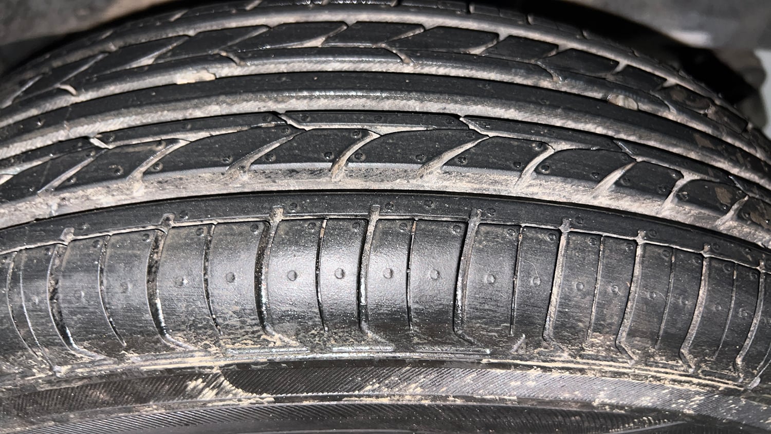 Used 2016 Renault Kwid 1.0 RXT AMT Petrol Automatic tyres LEFT REAR TYRE TREAD VIEW