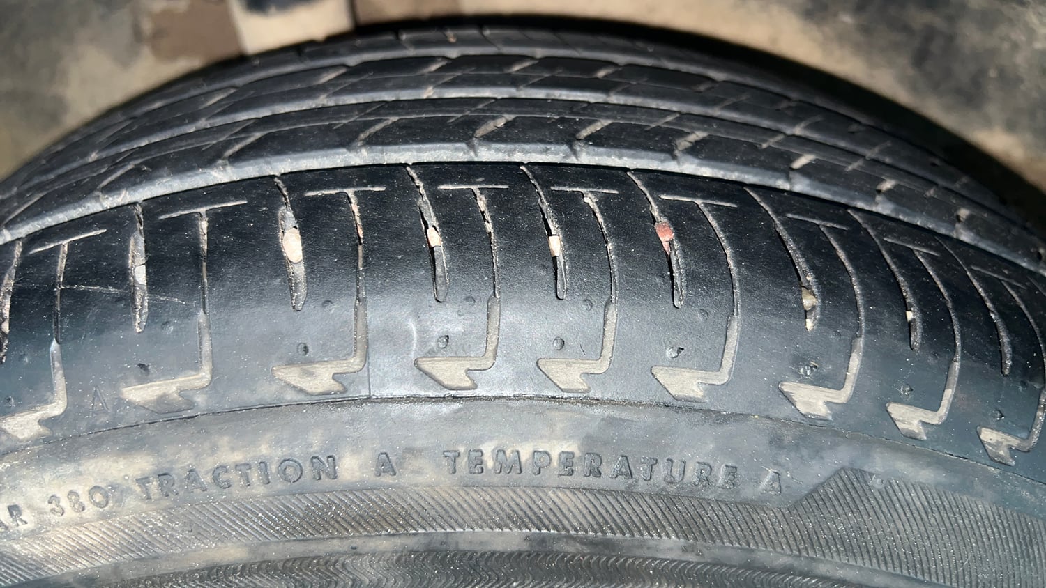 Used 2025 Maruti Suzuki Ignis Delta 1.2 AMT Petrol Automatic tyres RIGHT REAR TYRE TREAD VIEW