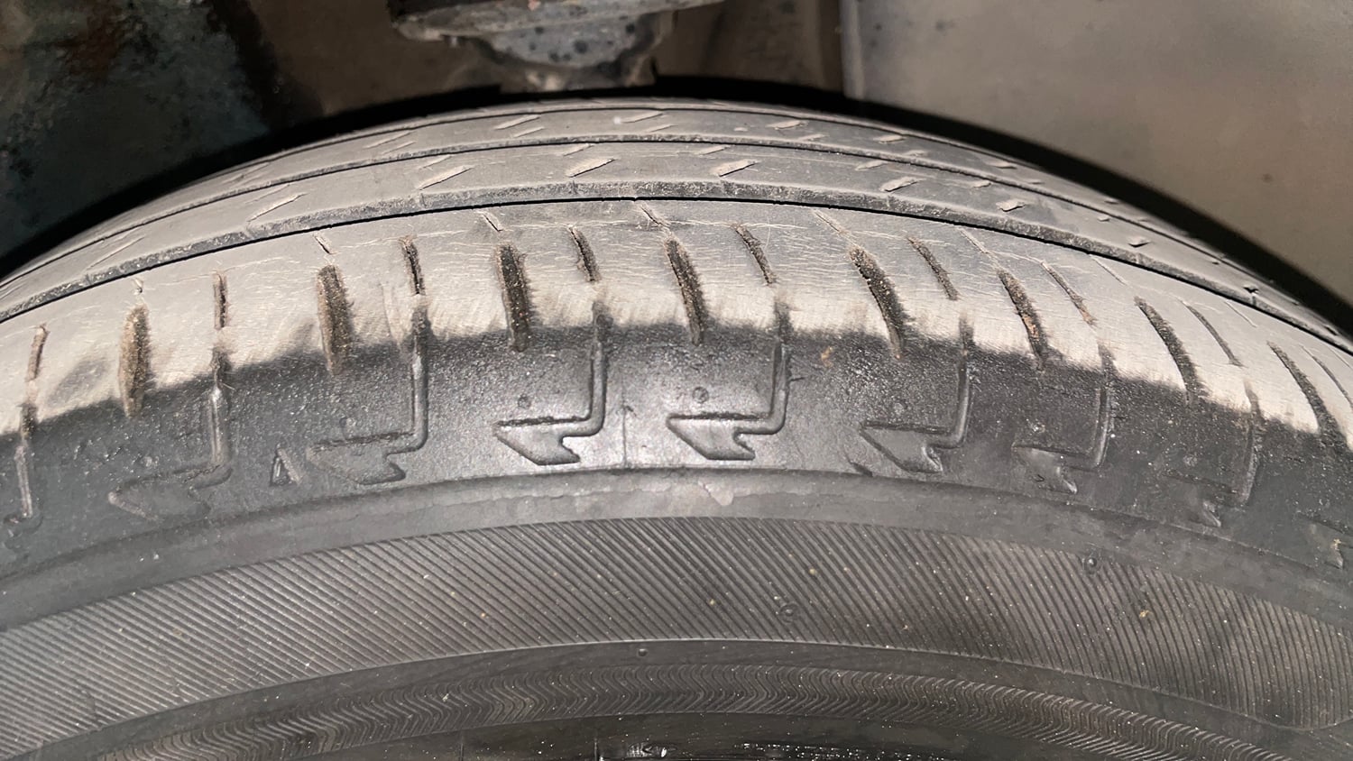 Used 2020 Maruti Suzuki Ignis Alpha 1.2 AMT Petrol Automatic tyres RIGHT FRONT TYRE TREAD VIEW