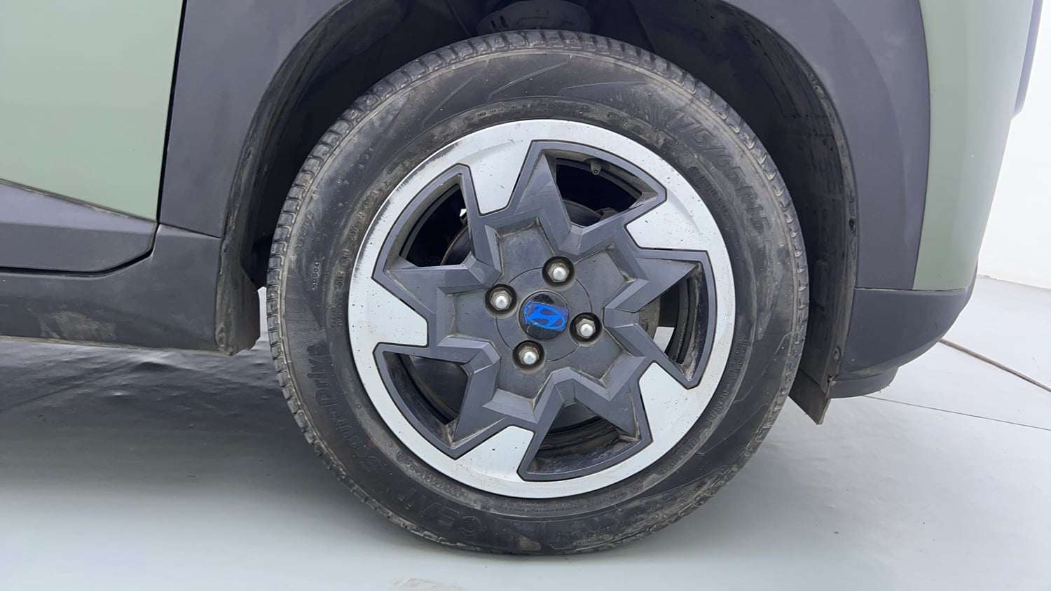 Used 2023 Hyundai Exter SX 1.2 AMT Petrol Automatic tyres RIGHT FRONT TYRE RIM VIEW