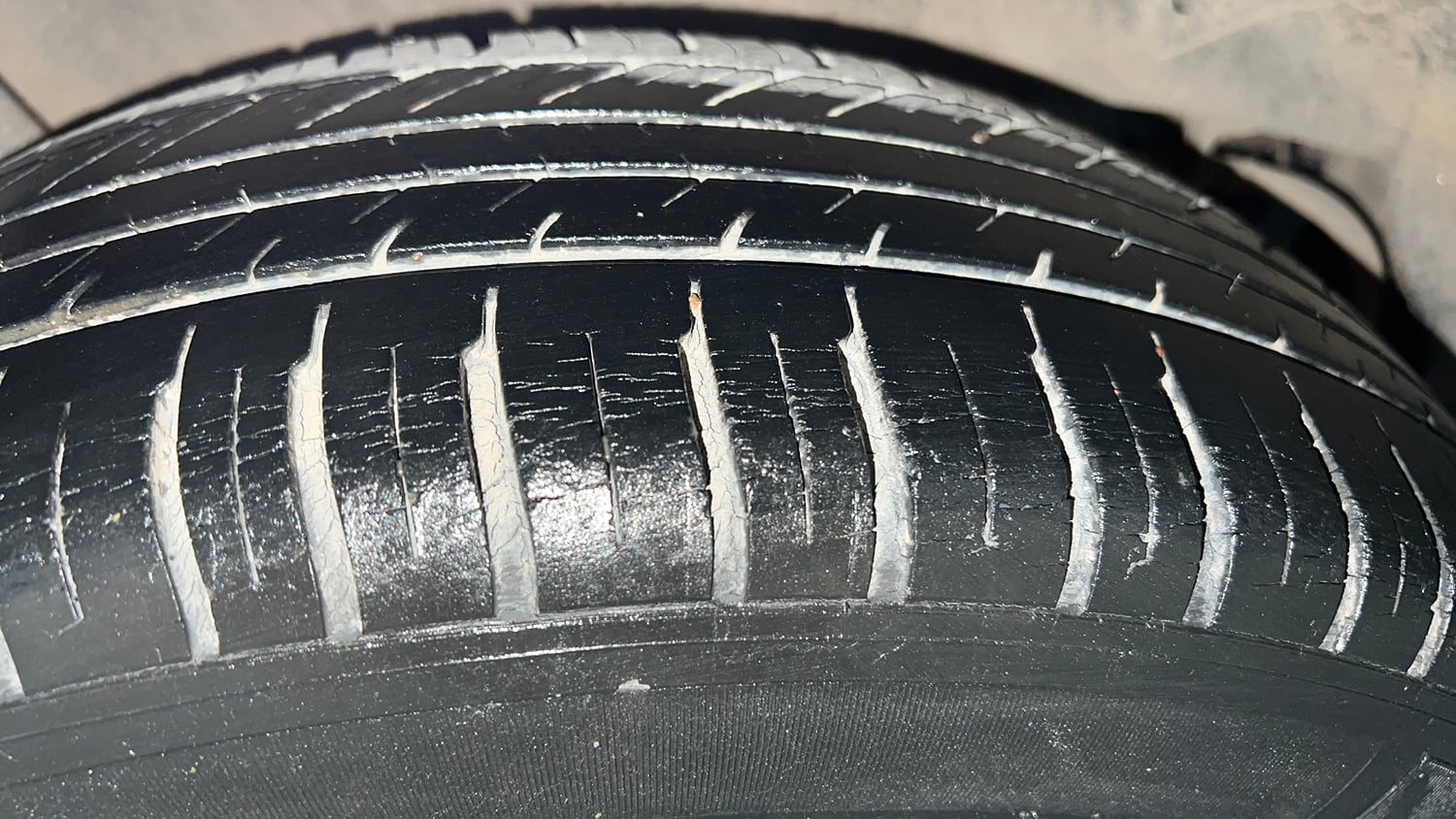 Used 2014 Honda City VX Petrol Manual tyres RIGHT REAR TYRE TREAD VIEW