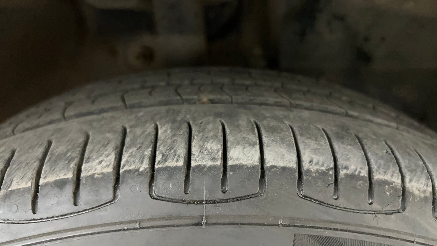 Used 2018 Mahindra KUV100 NXT K8 D 6 STR Diesel Manual tyres RIGHT FRONT TYRE TREAD VIEW