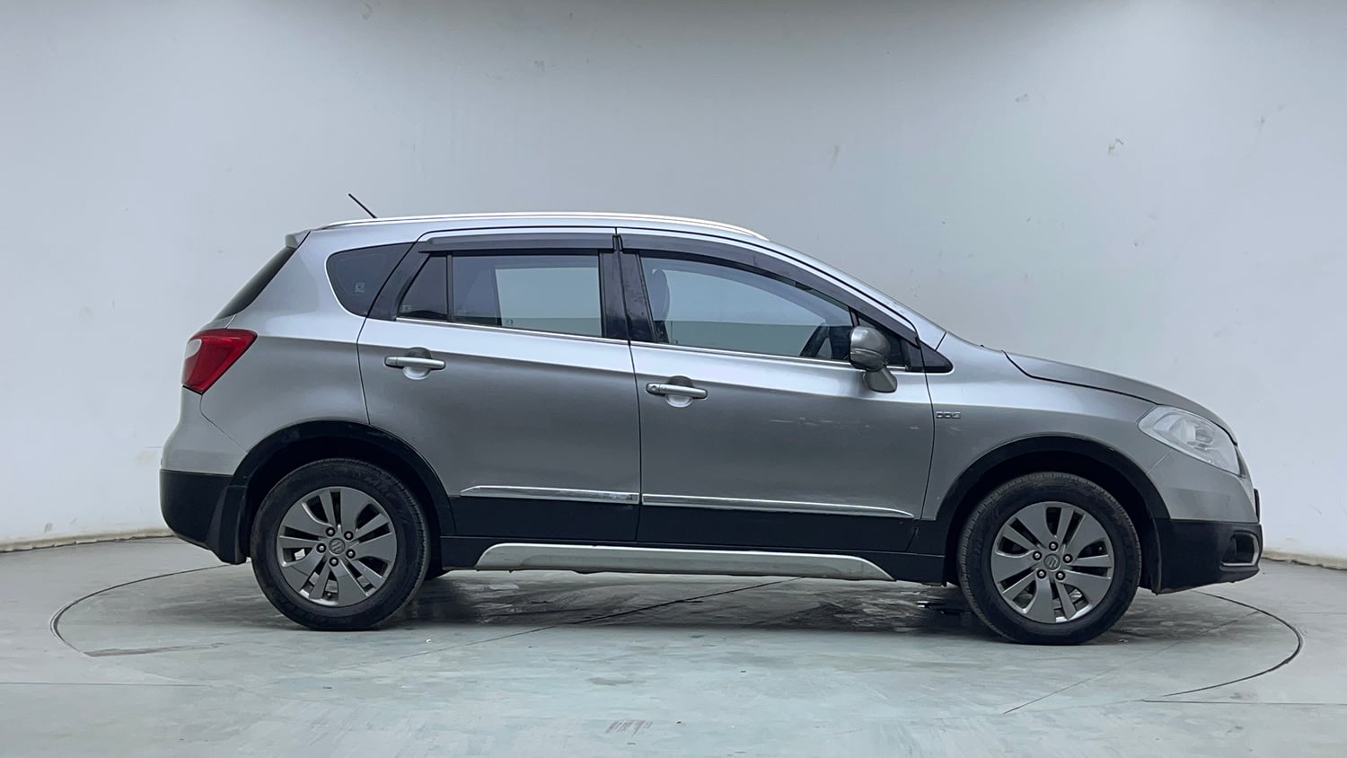Used 2017 Maruti Suzuki S-Cross Alpha 1.6 Diesel Manual exterior RIGHT SIDE VIEW