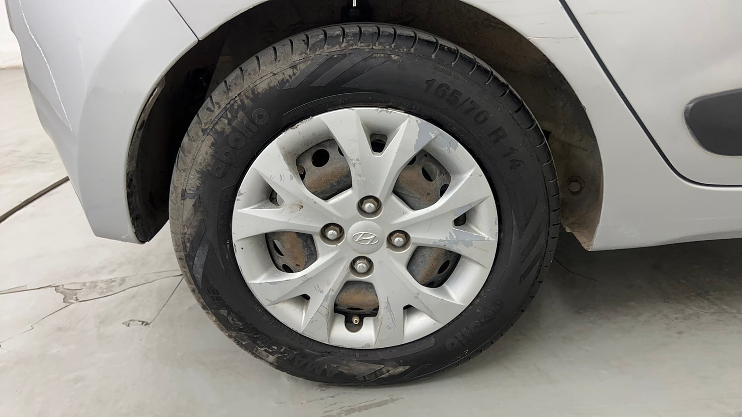 Used 2016 Hyundai Grand i10 Sportz 1.2 Kappa VTVT Petrol Manual tyres RIGHT REAR TYRE RIM VIEW
