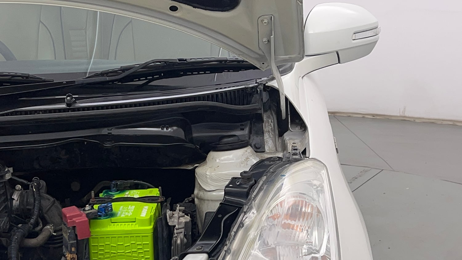 Used 2014 Maruti Suzuki Swift Dzire ZXI Petrol Manual engine ENGINE LEFT SIDE HINGE & APRON VIEW