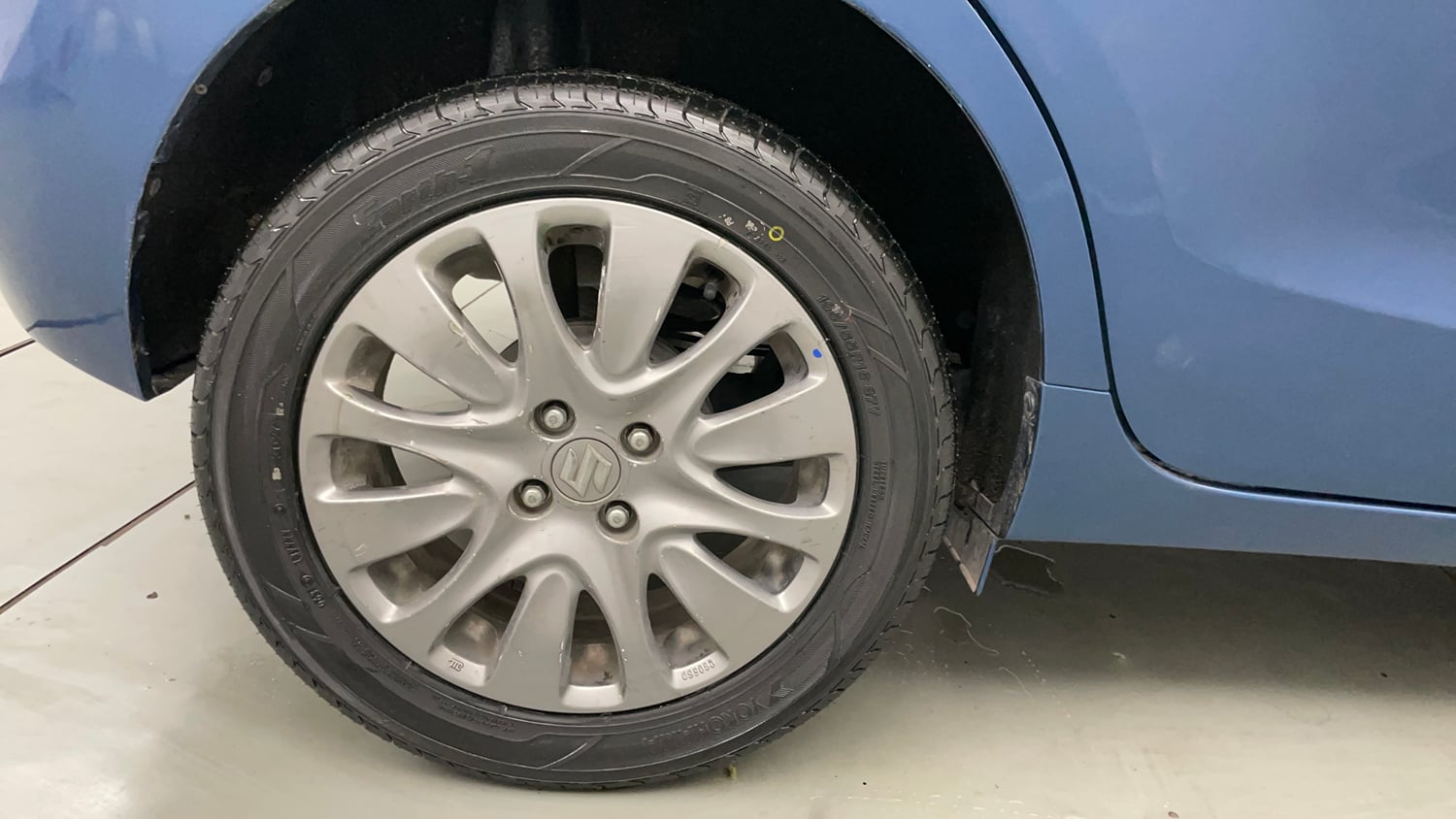 Used 2018 Maruti Suzuki Baleno Alpha 1.2 AT Petrol Automatic tyres RIGHT REAR TYRE RIM VIEW