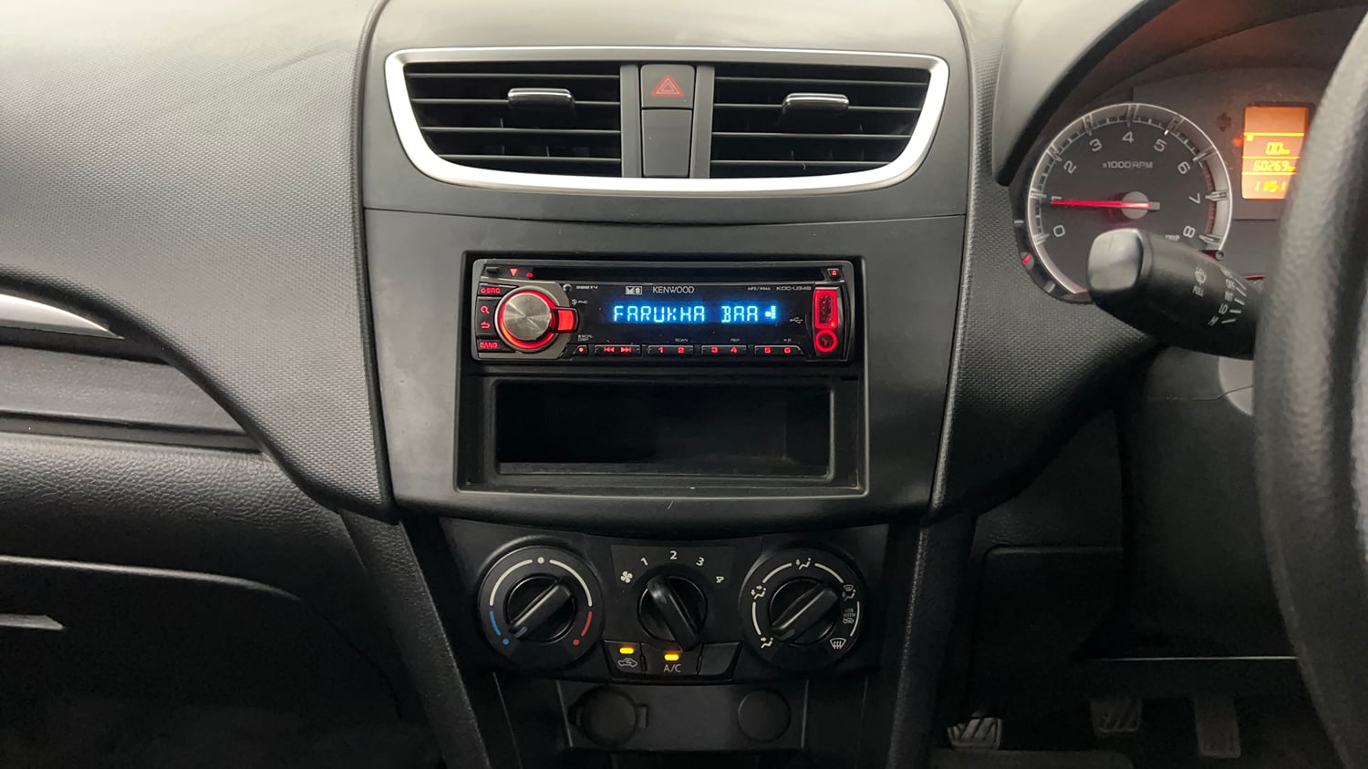 Used 2012 Maruti Suzuki Swift VXi Petrol Manual interior MUSIC SYSTEM & AC CONTROL VIEW