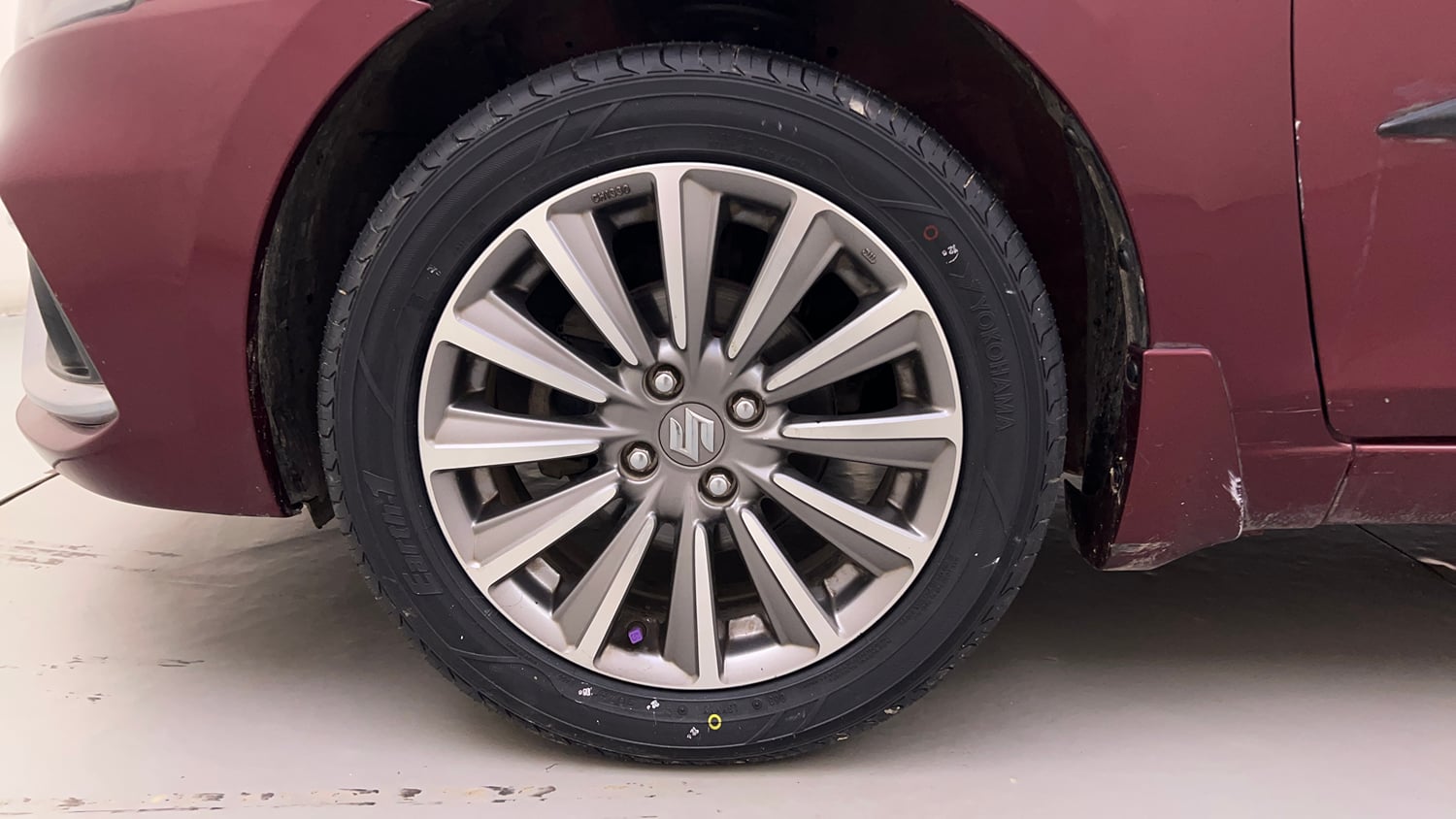 Used 2021 Maruti Suzuki Ciaz Alpha 1.5 AT Petrol Automatic tyres LEFT FRONT TYRE RIM VIEW