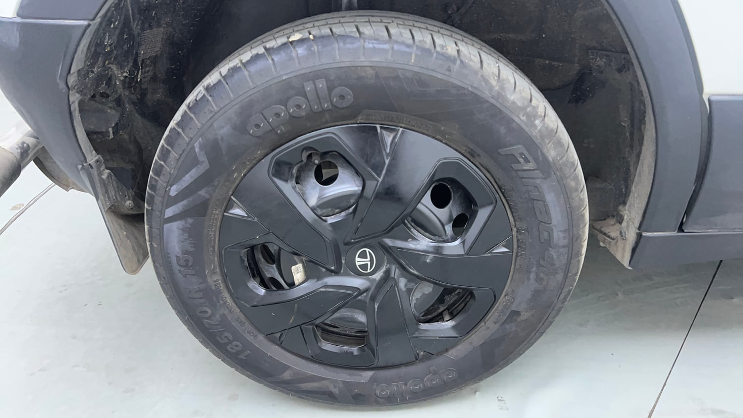 Used 2024 Tata Punch Adventure Rhythm Pack MT Petrol Manual tyres RIGHT REAR TYRE RIM VIEW