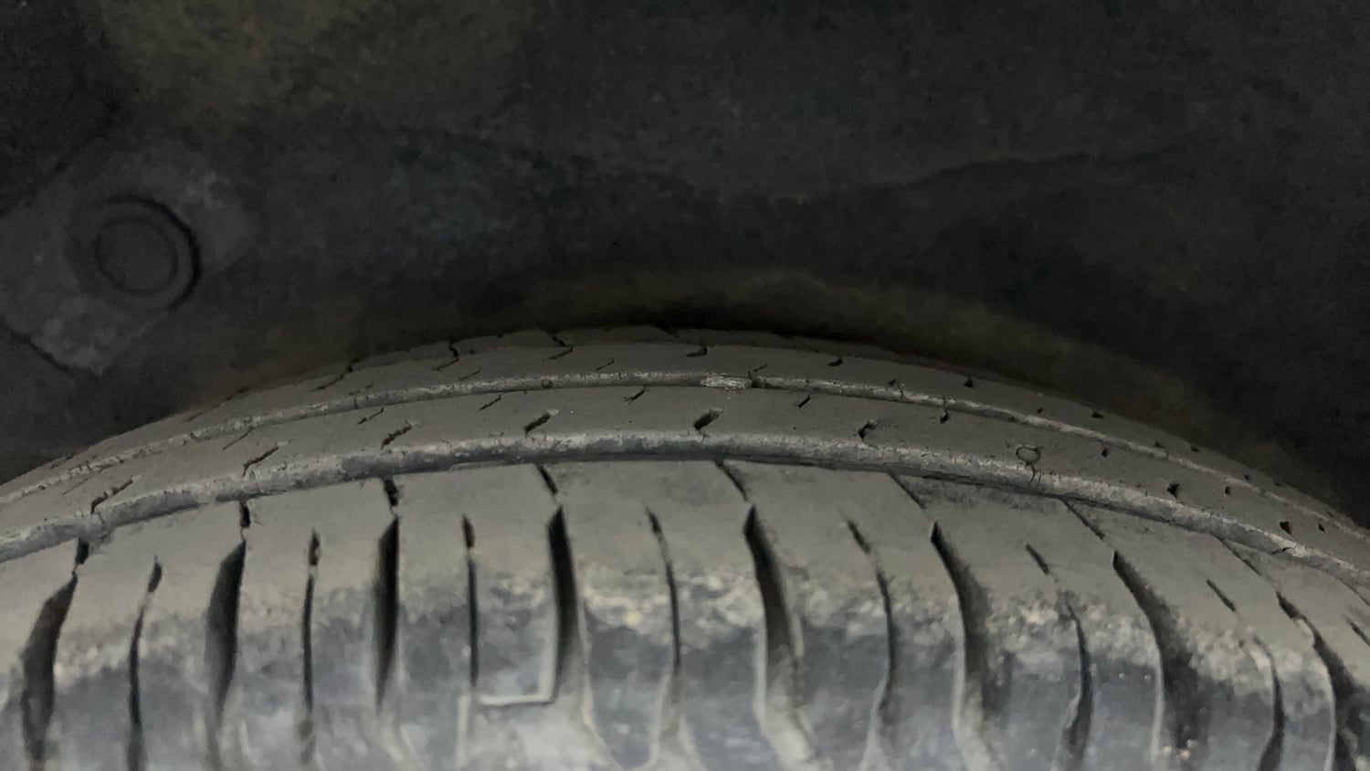 Used 2013 Hyundai i10 Magna 1.2 Kappa2 Petrol Manual tyres RIGHT REAR TYRE TREAD VIEW