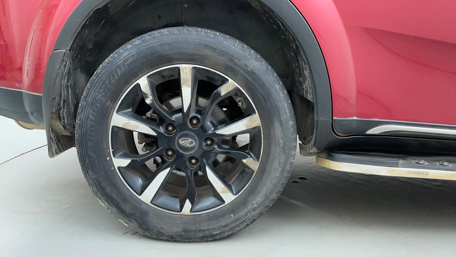 Used 2018 Mahindra XUV500 W11 Diesel Manual tyres RIGHT REAR TYRE RIM VIEW