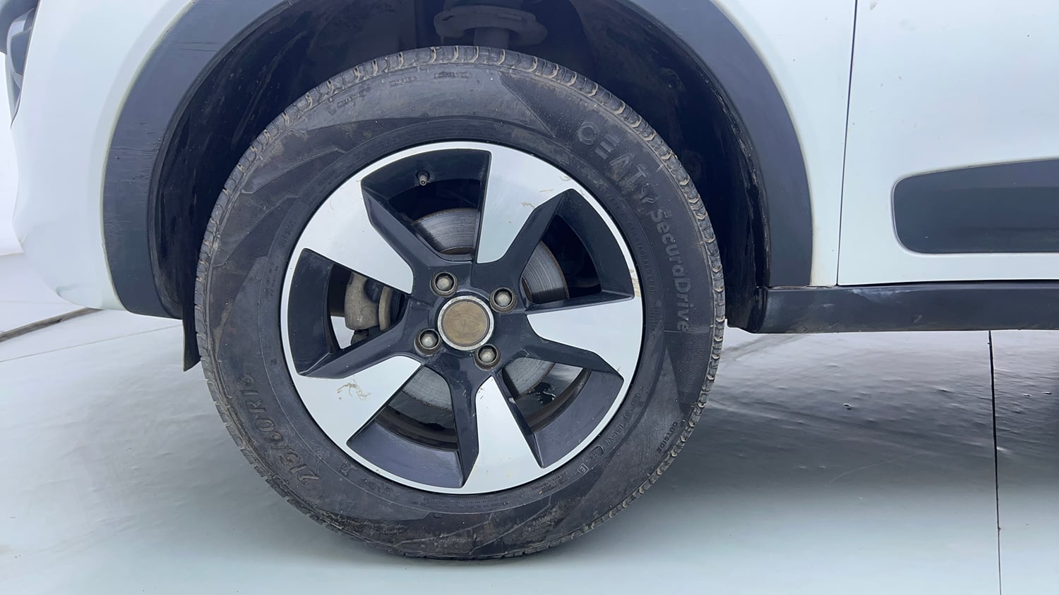 Used 2020 Tata Nexon XZA Plus Petrol Petrol Automatic tyres LEFT FRONT TYRE RIM VIEW