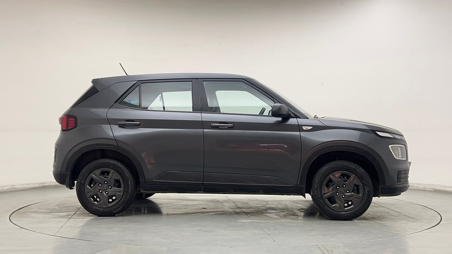 Used 2024 Hyundai Venue E 1.2 Petrol Petrol Manual exterior RIGHT SIDE VIEW