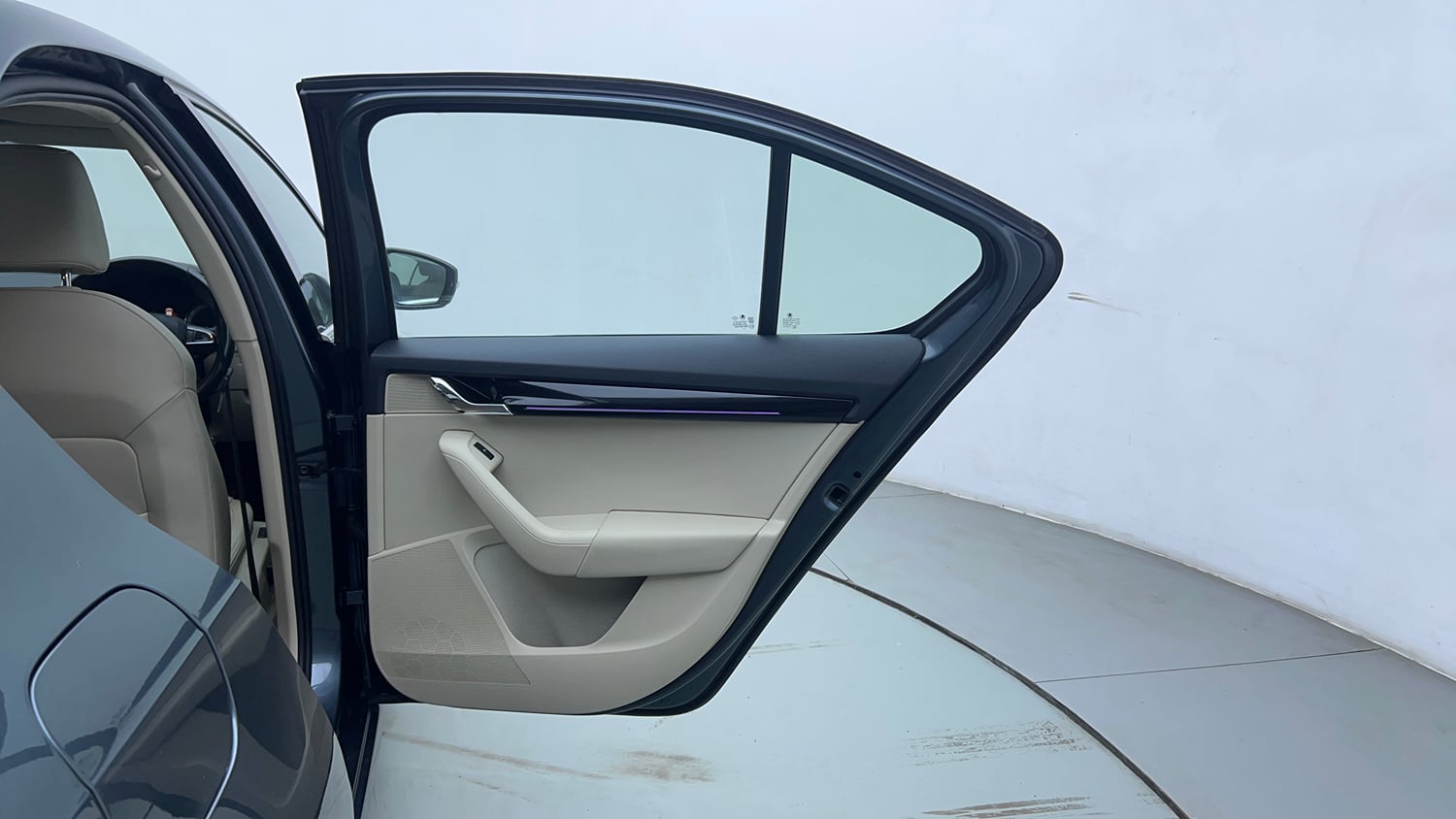 Used 2018 Skoda Octavia 1.8 TSI L&K Petrol Automatic interior RIGHT REAR DOOR OPEN VIEW