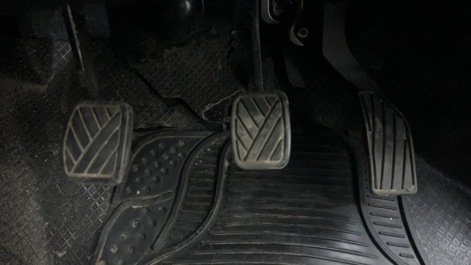 Used 2014 Maruti Suzuki Swift VXi Petrol Manual interior PEDALS VIEW