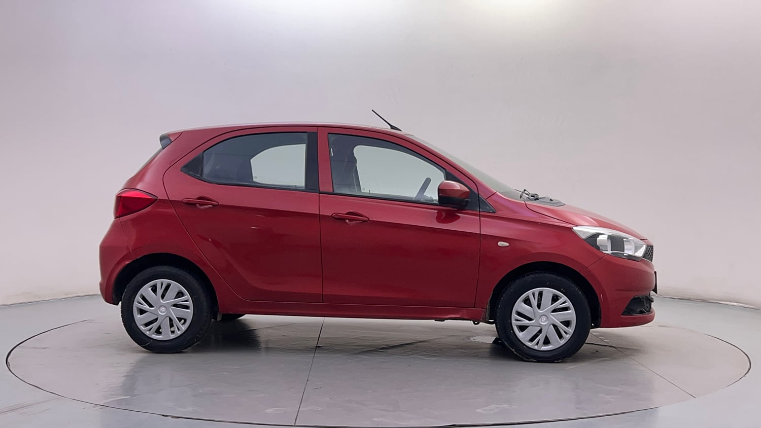 Used 2017 Tata Tiago Revotorq XT Diesel Manual exterior RIGHT SIDE VIEW