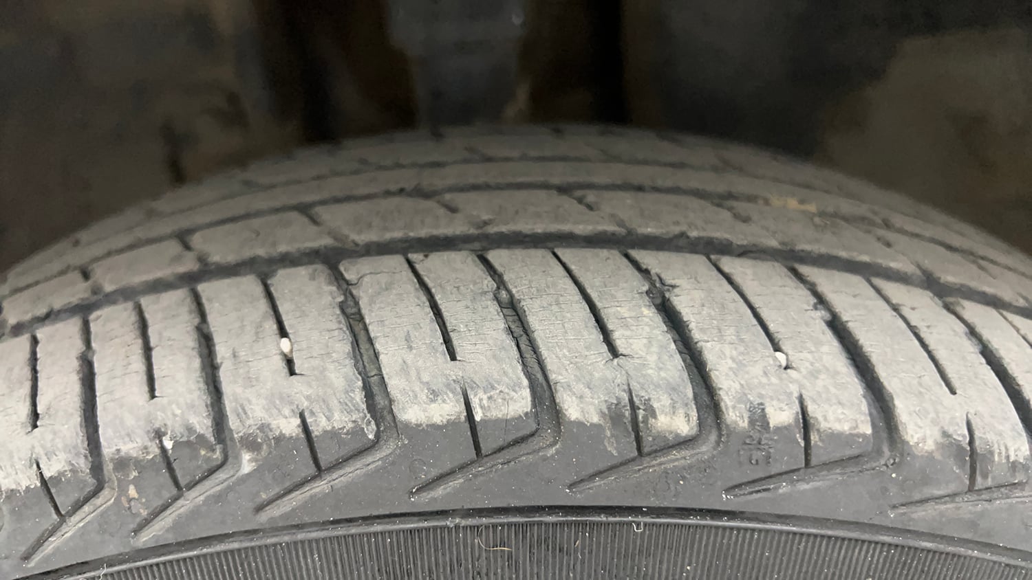 Used 2017 Renault Kwid 1.0 RXT AMT Petrol Automatic tyres LEFT FRONT TYRE TREAD VIEW