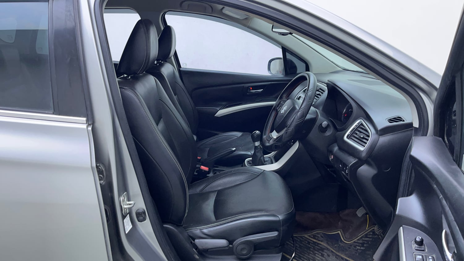 Used 2017 Maruti Suzuki S-Cross Alpha 1.6 Diesel Manual interior RIGHT SIDE FRONT DOOR CABIN VIEW