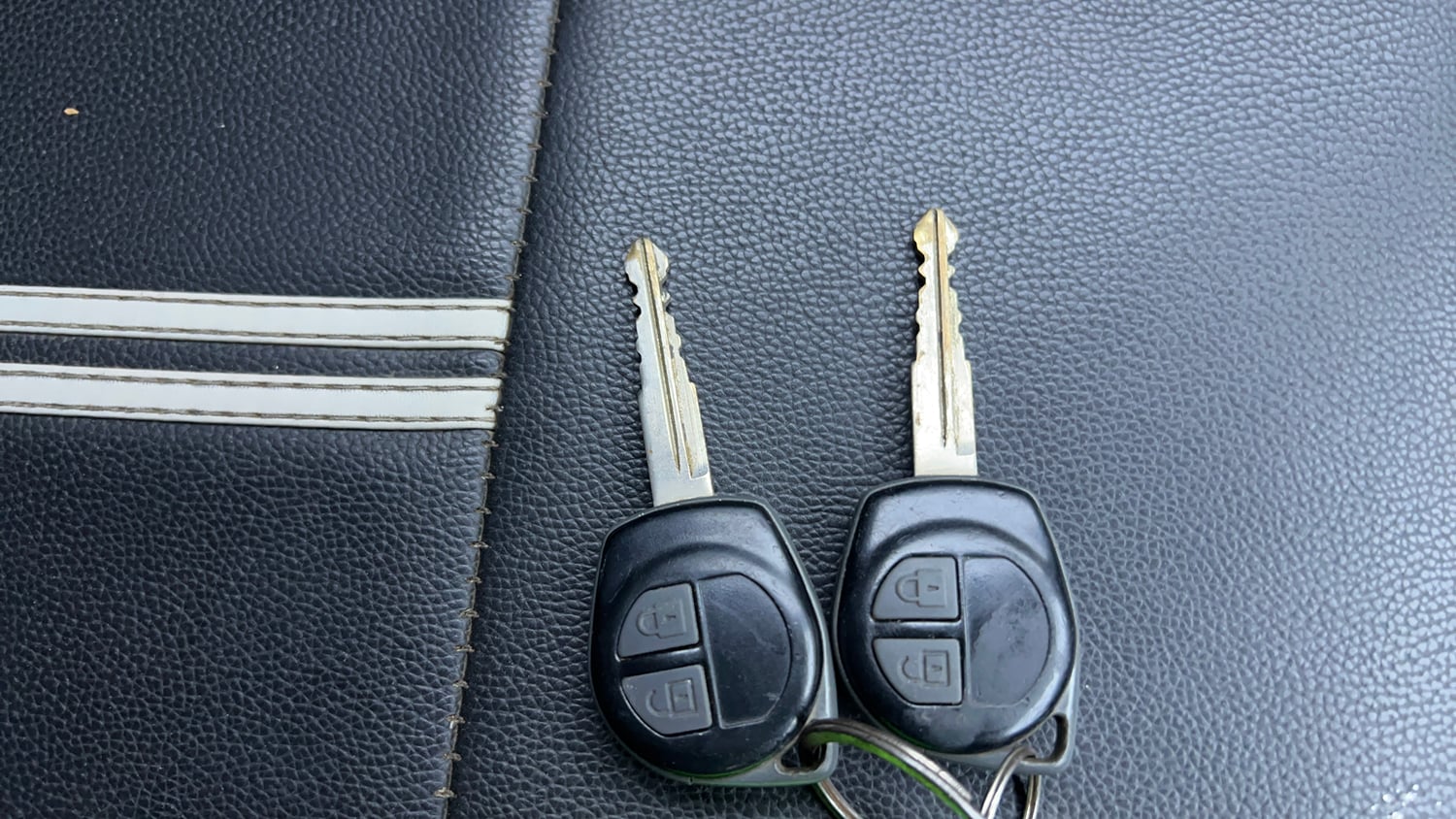 Used 2015 Maruti Suzuki Swift VXi Petrol Manual extra CAR KEY VIEW